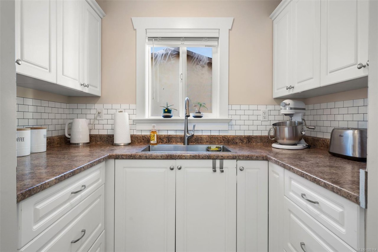 1123 Reynolds Rd, Saanich