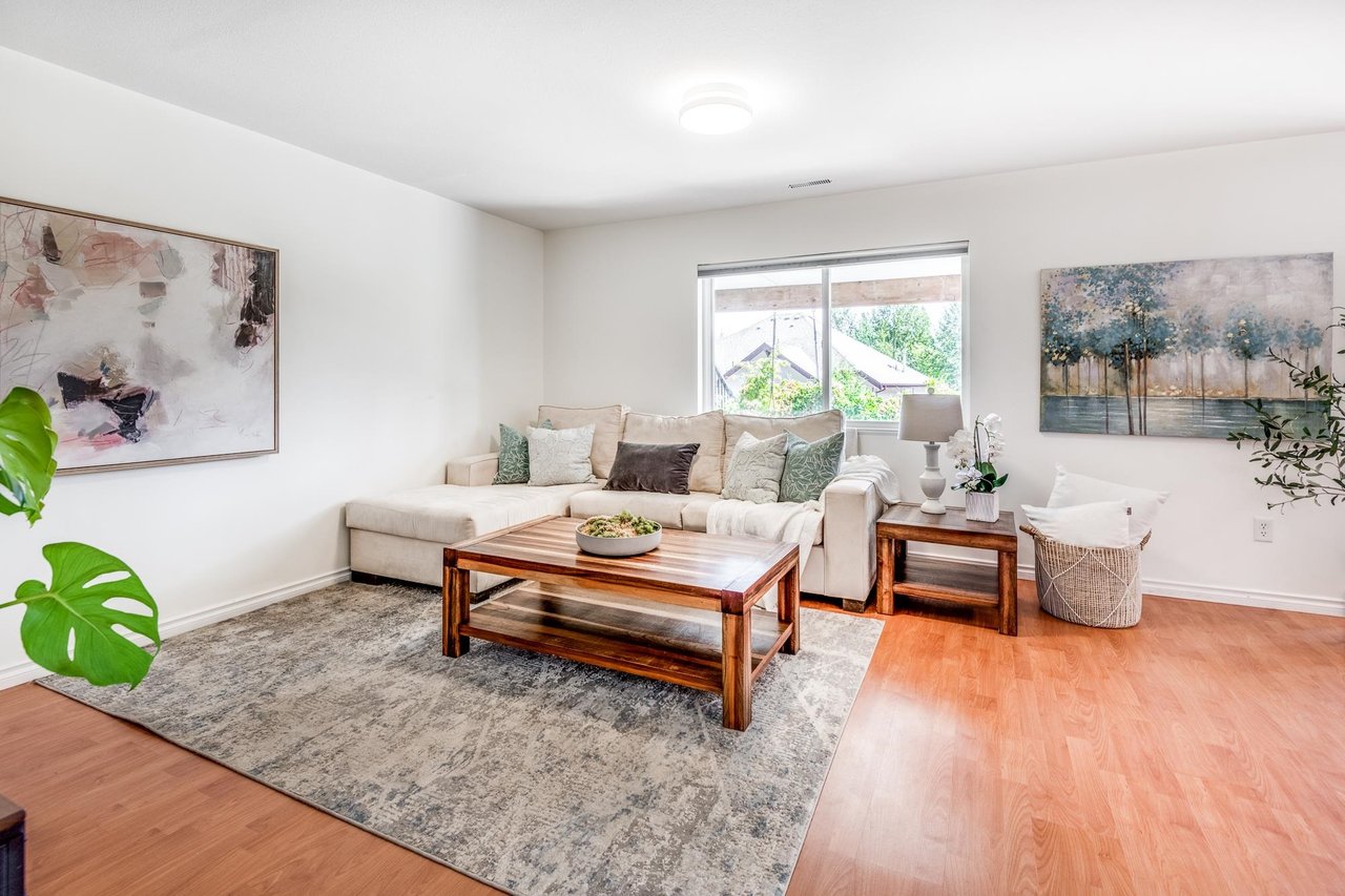 12 Greenleaf Dr