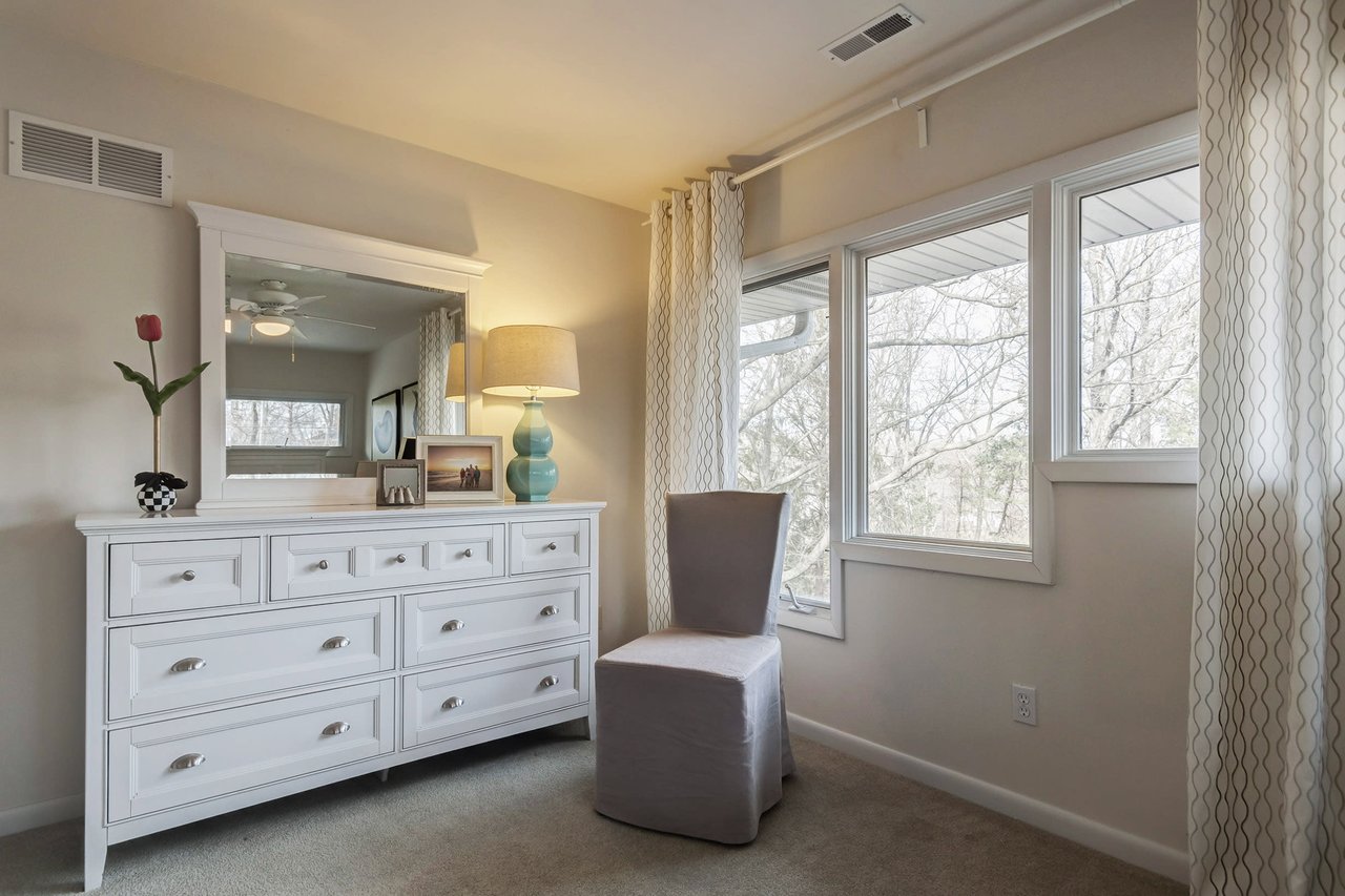 Sophisticated & Stylish in Charming Ladue