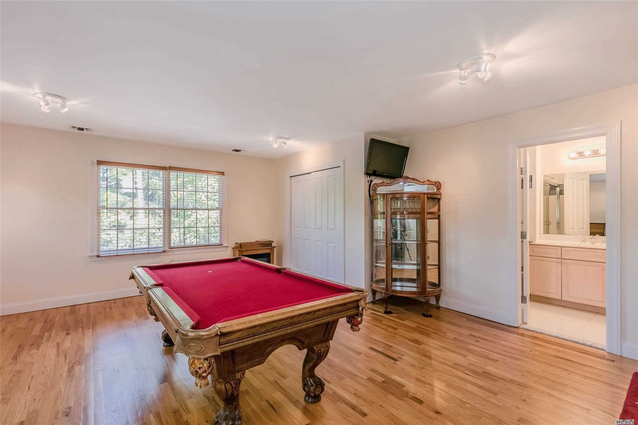5 Cannon Ct, Huntington