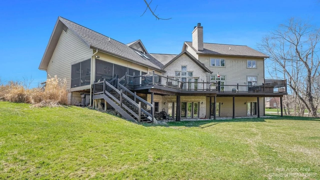 2566 Thornapple Drive, Ann Arbor, MI 48103