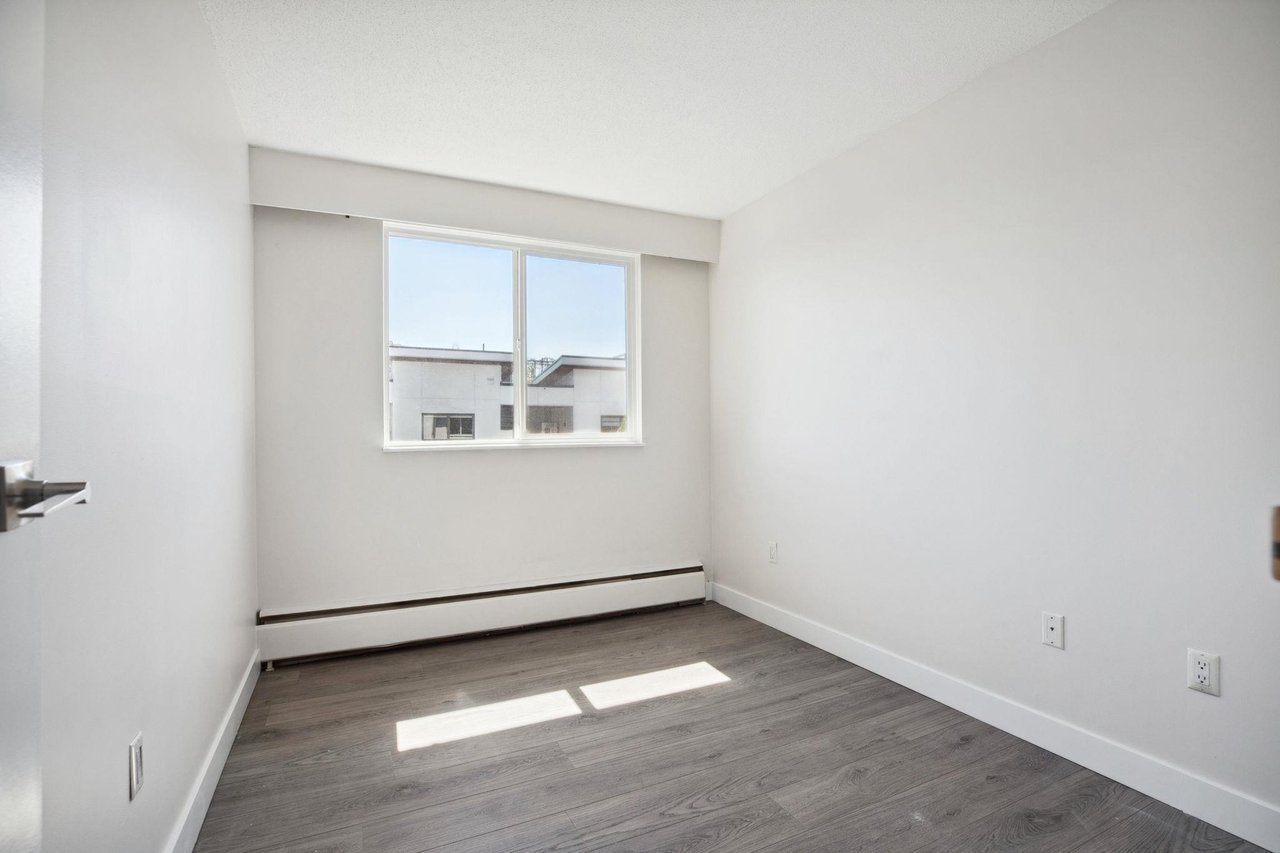 205-371 Ellesmere Avenue, Burnaby