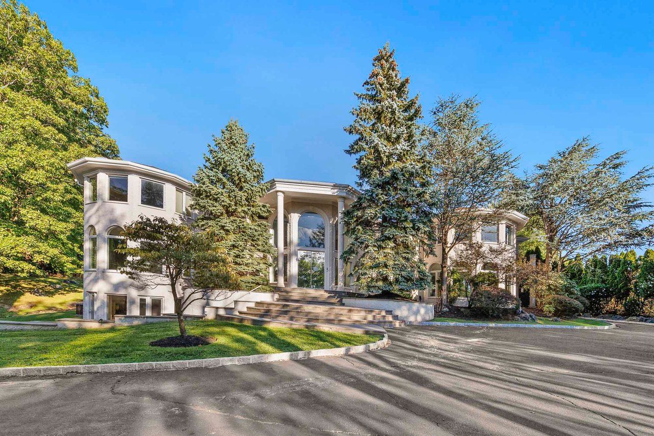 14 E Hill Ct, Cresskill