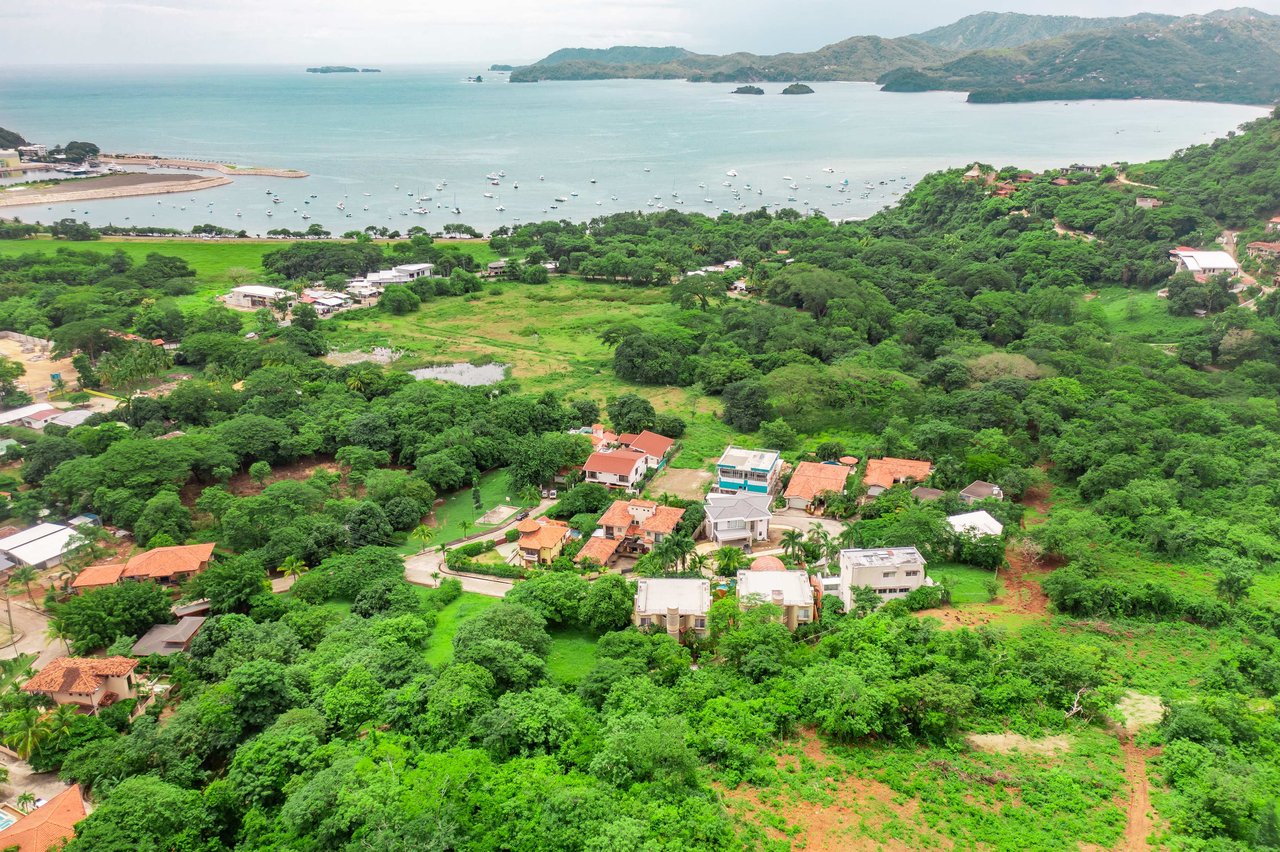 Maison Blanche | Exquisite condo in the exclusive gated community of Altos de Flamingo