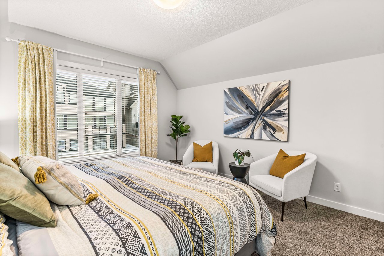 208 Mahogany Bay SE