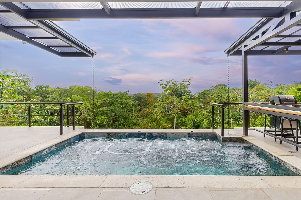 Casa Palma, Brand New Luxury 3 bedroom, 4 bathroom home with Amazing Sunset View in Quepos