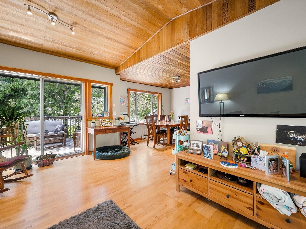 1349 Elmwood Dr