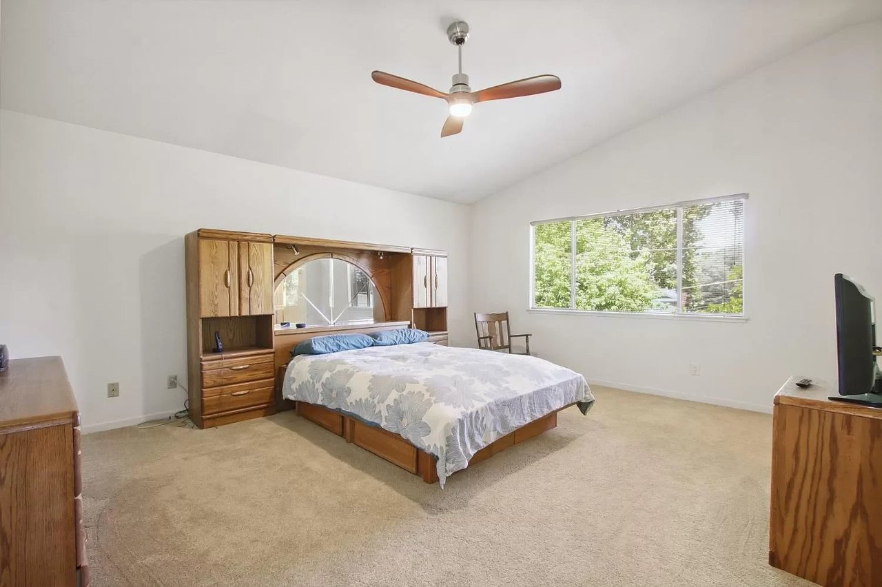 3861 Robie Lee Way