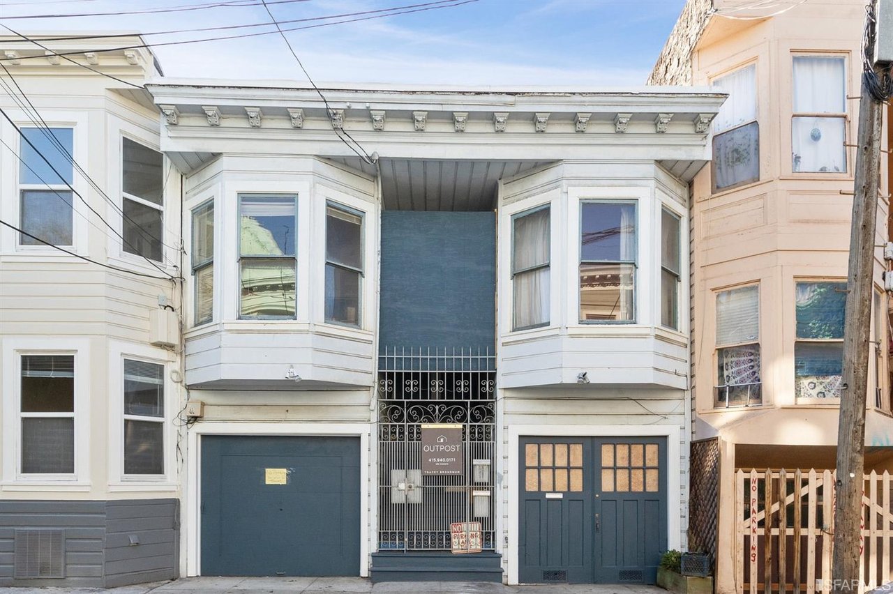 160-162 Lexington St. 