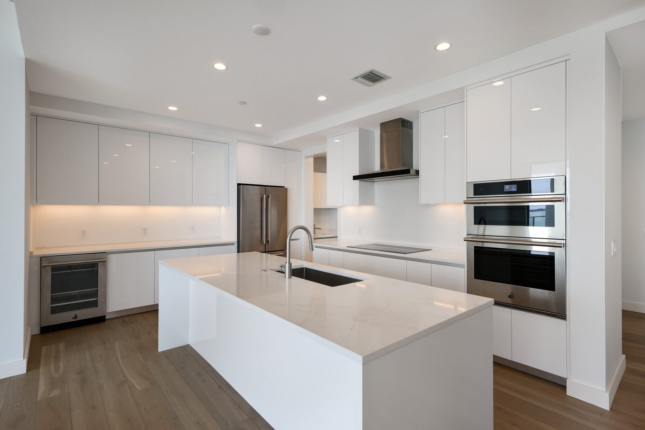 301 Quay Commons, #811