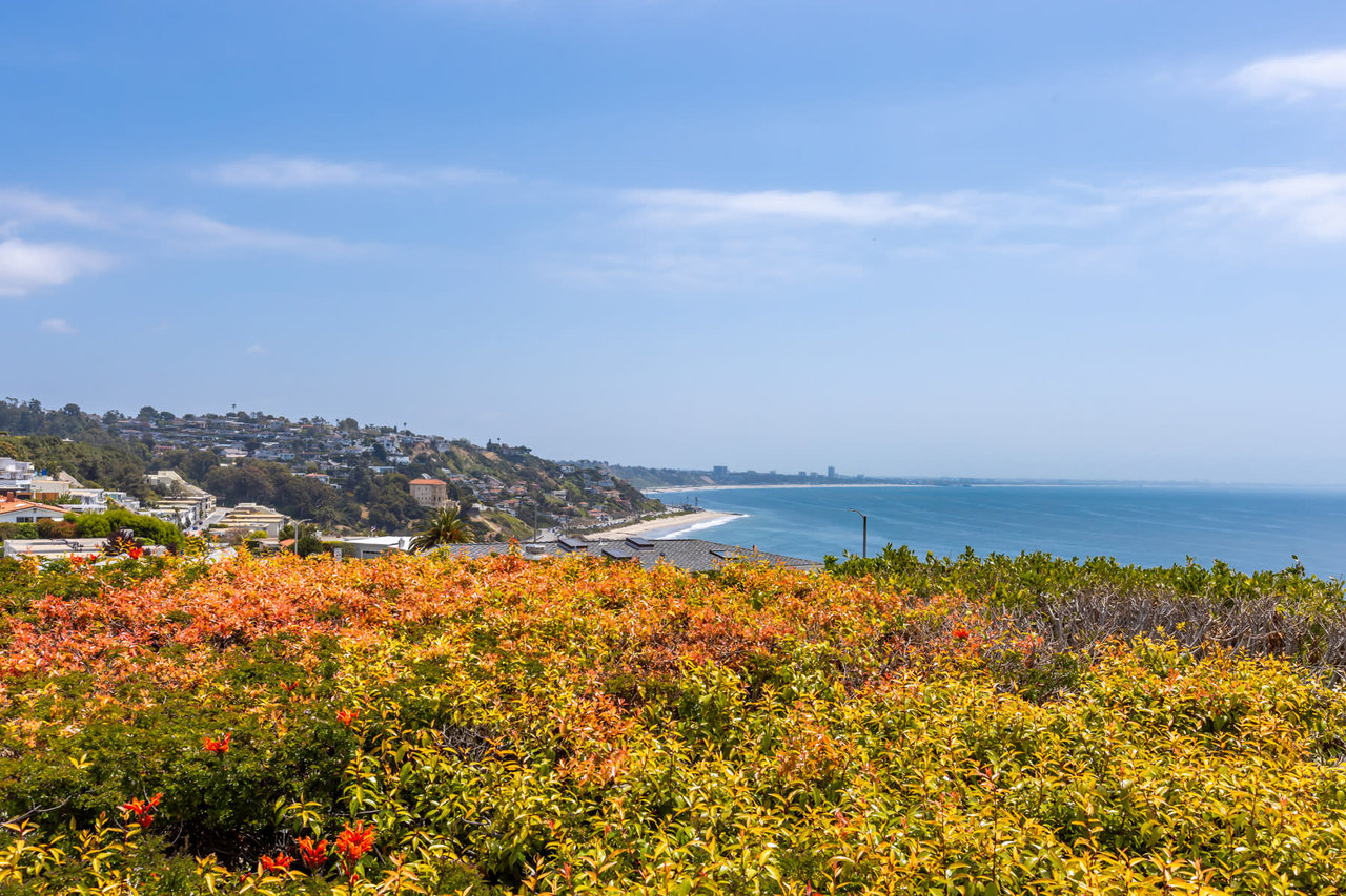 4B/ 3B Ocean View Home with Pool