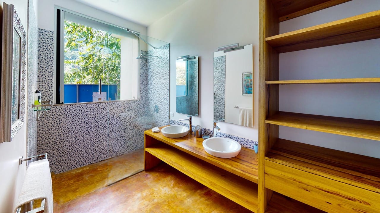 Captivating Estate with Stunning Views in Ojochal