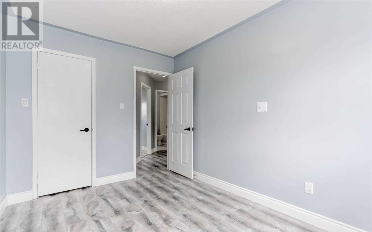 66 Potter Cres