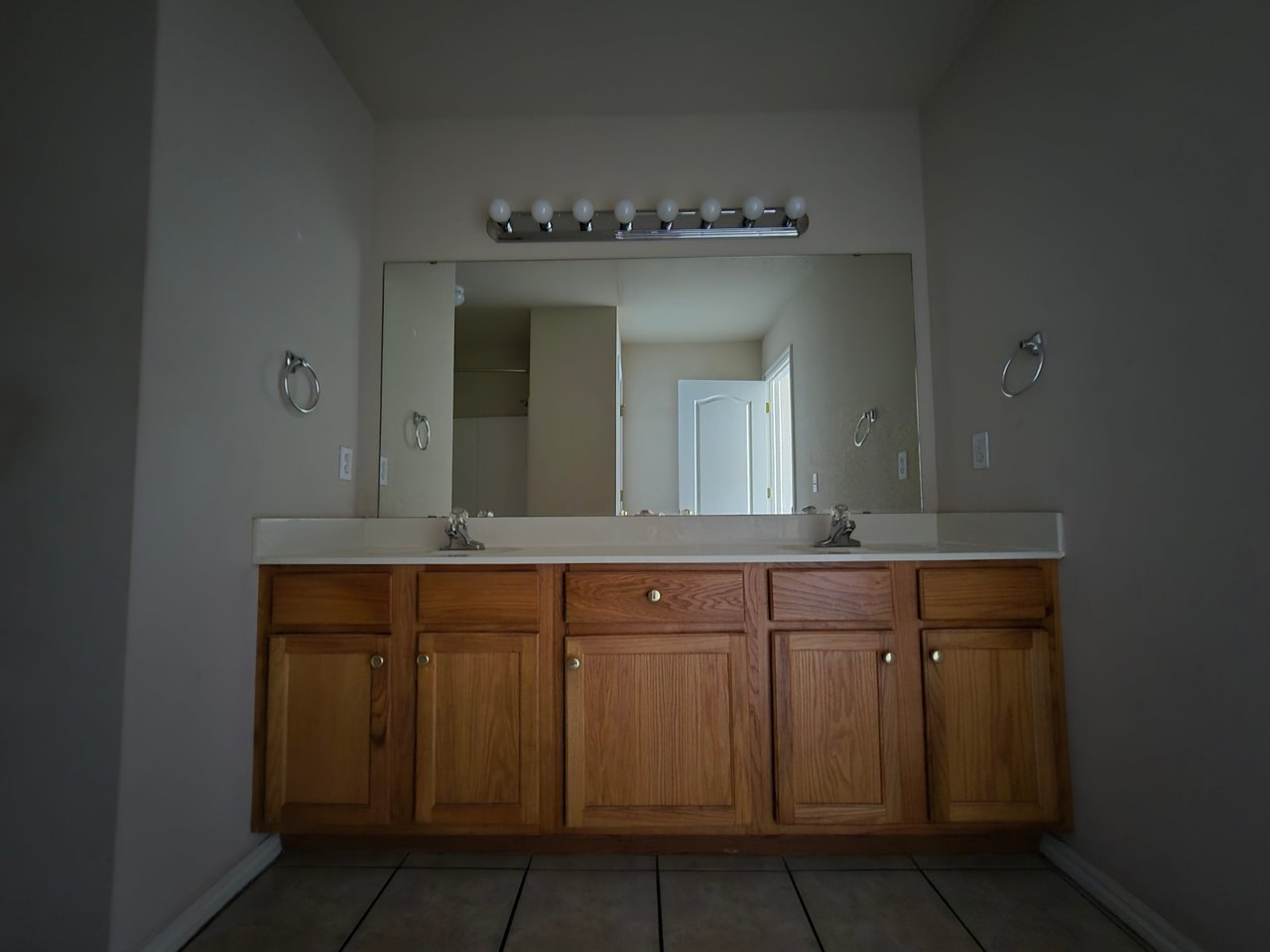 $500 toward first month's rent if leased by October! 1240 Kingston Road