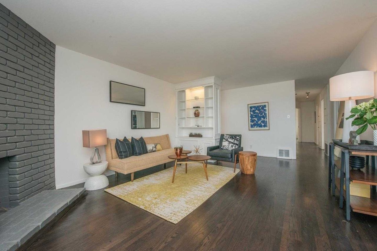 147 Oakridge DR