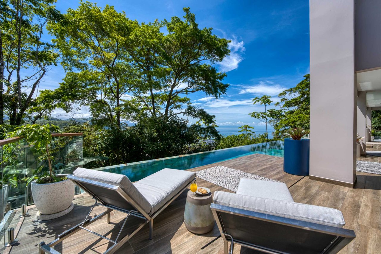 Luxury 4 Bed Ocean View Estate in Costa Verde