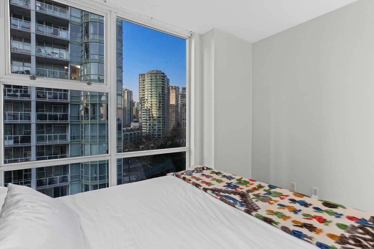 1003-1099 Marinaside Cres