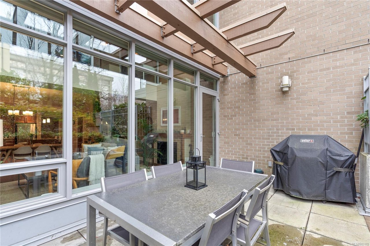 302-828 Rupert Terr, Victoria