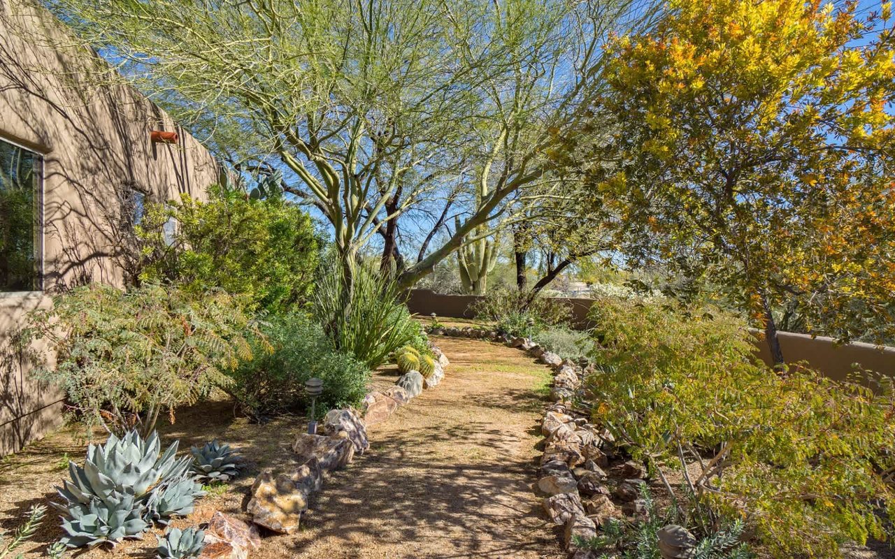 Perfect Desert Oasis, Santa Fe Estate