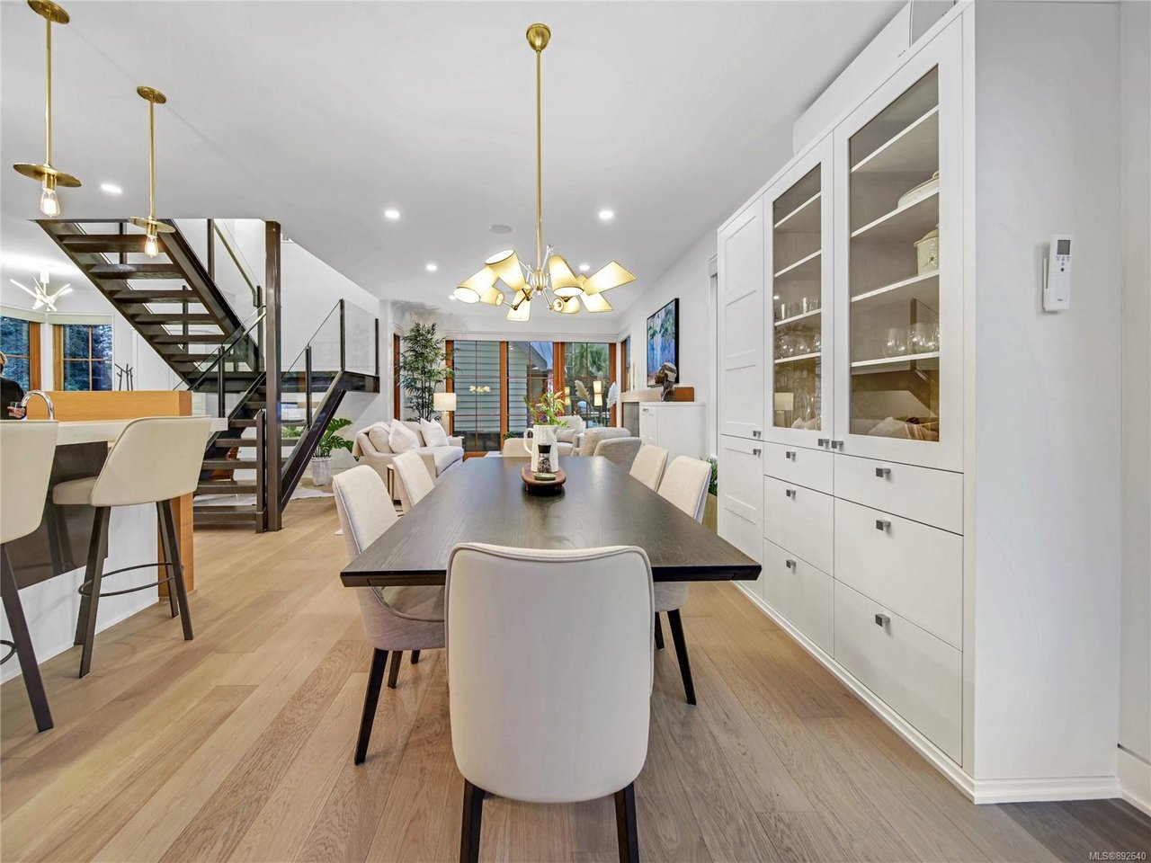 2001 Runnymede Ave