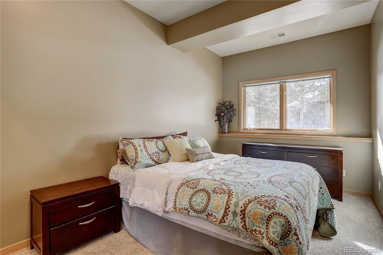 6399 Perry Park