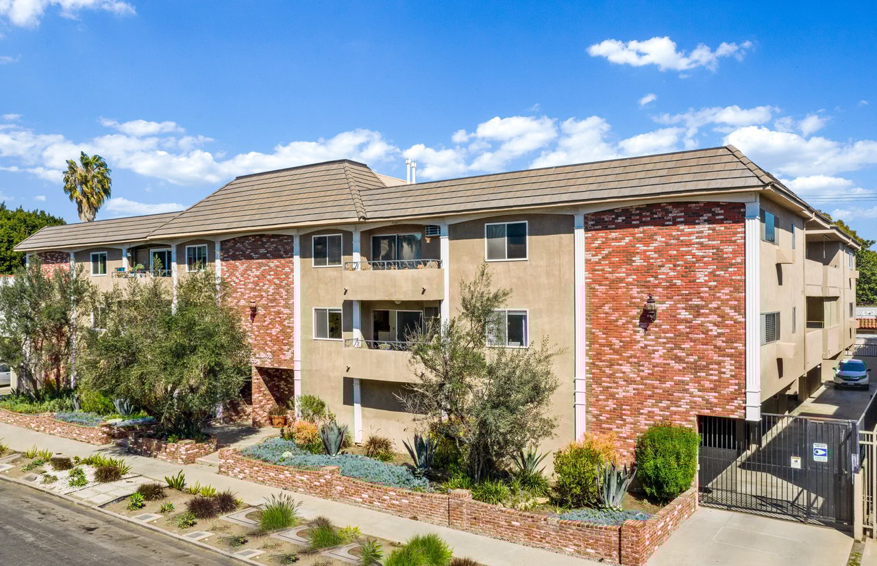 2320 S Bentley Ave #102