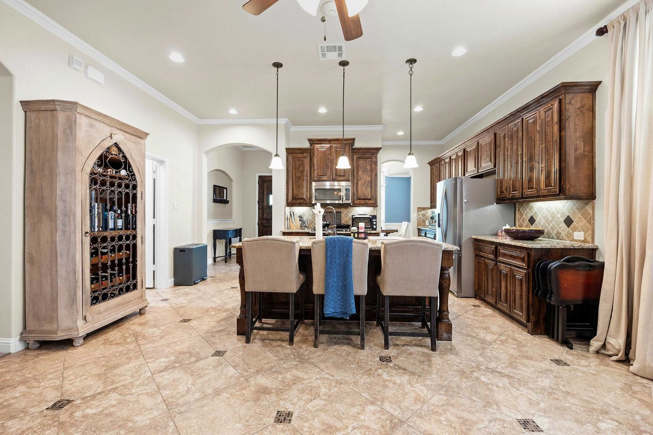 Beautifully Appointed Single-Story in Oak Creek: Modern Floors and Screened-In Patio Overlooking Green Space w/ NO Backyard Neighbor!