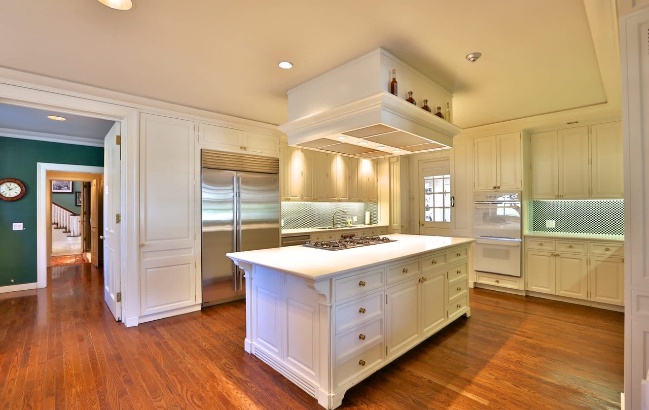 SOLD: 26 Park Ln Cir