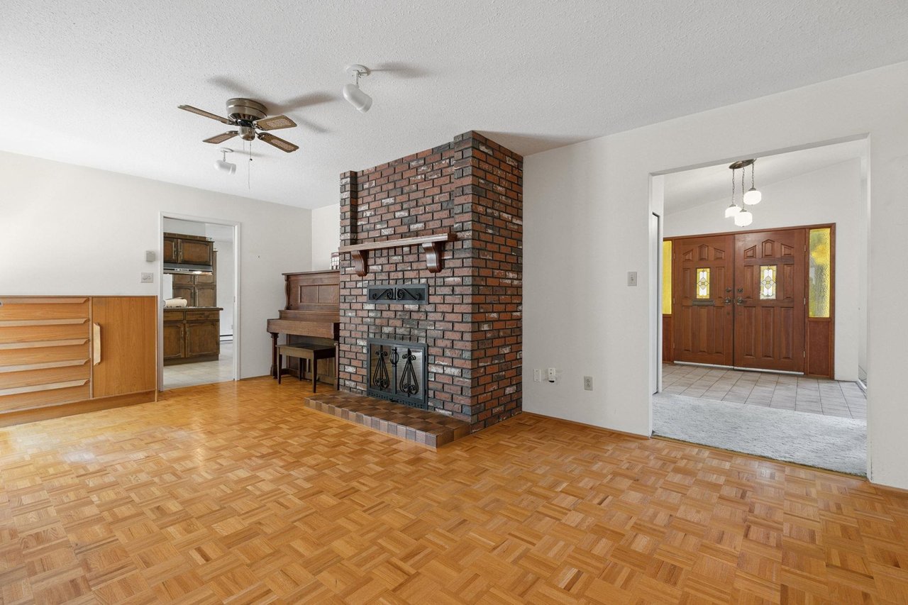 14324 25 Ave