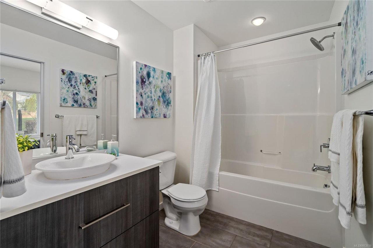 106-4050 Douglas St, Saanich