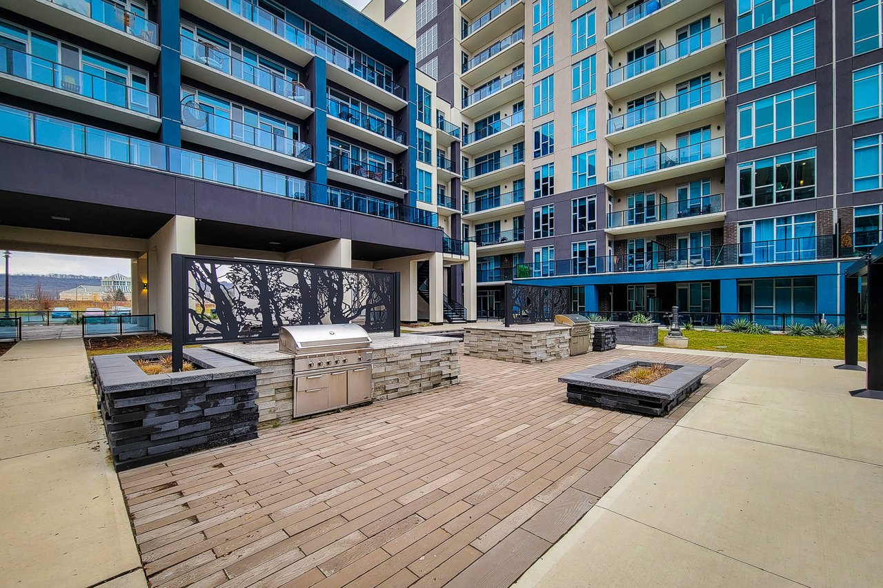 16 Concord Pl Unit: 447