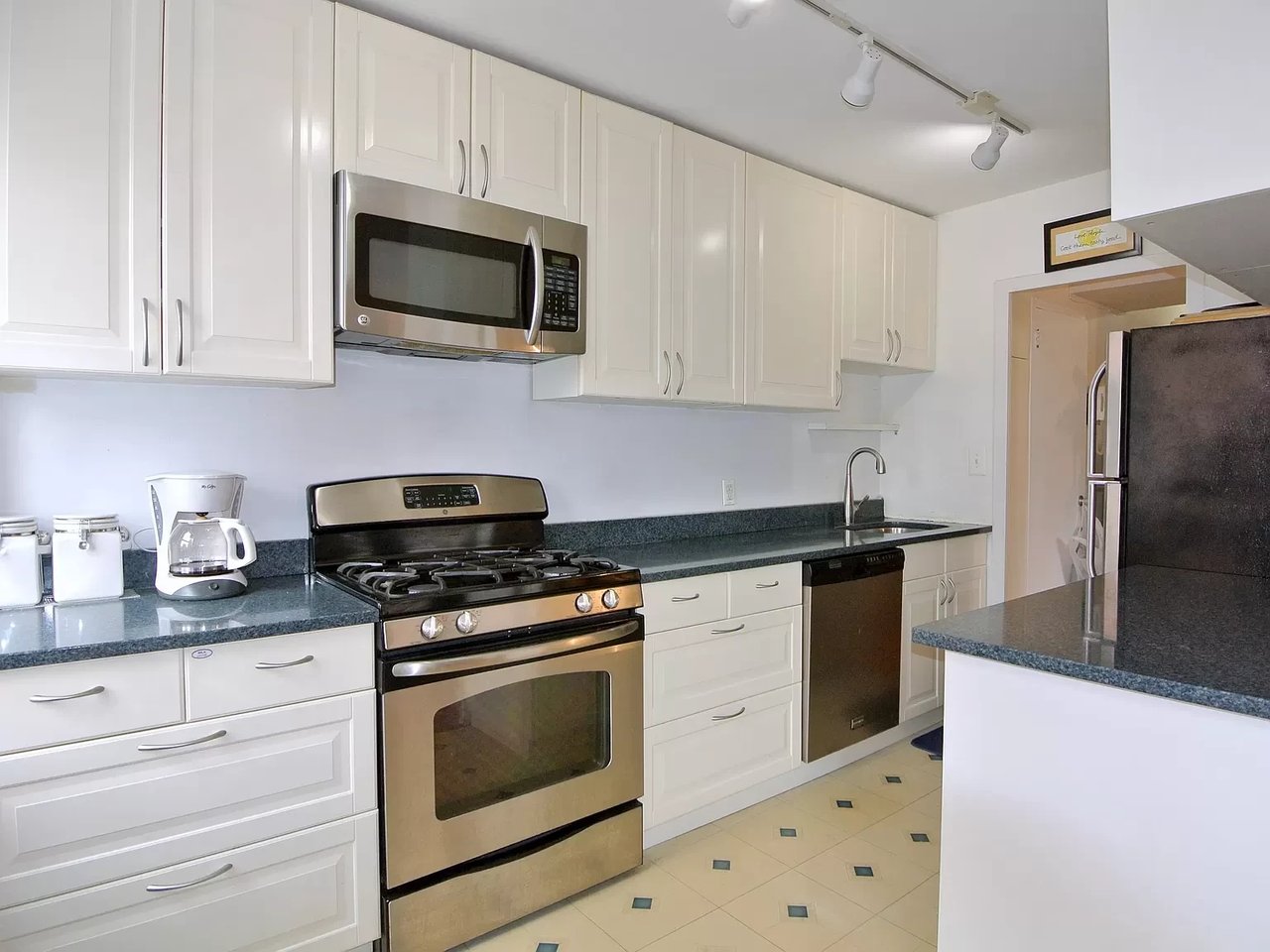 90 La Salle St, #6B