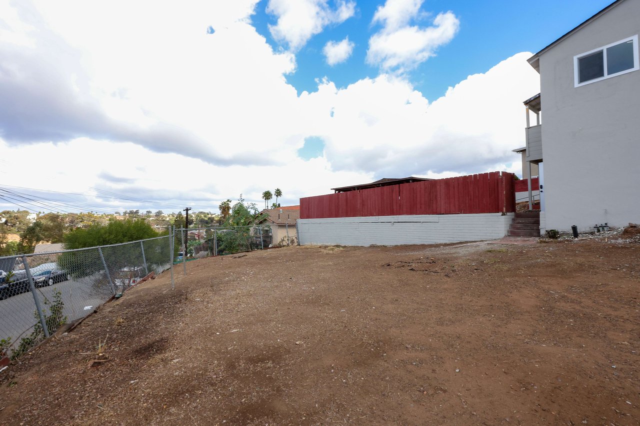 5260 Hilltop Dr