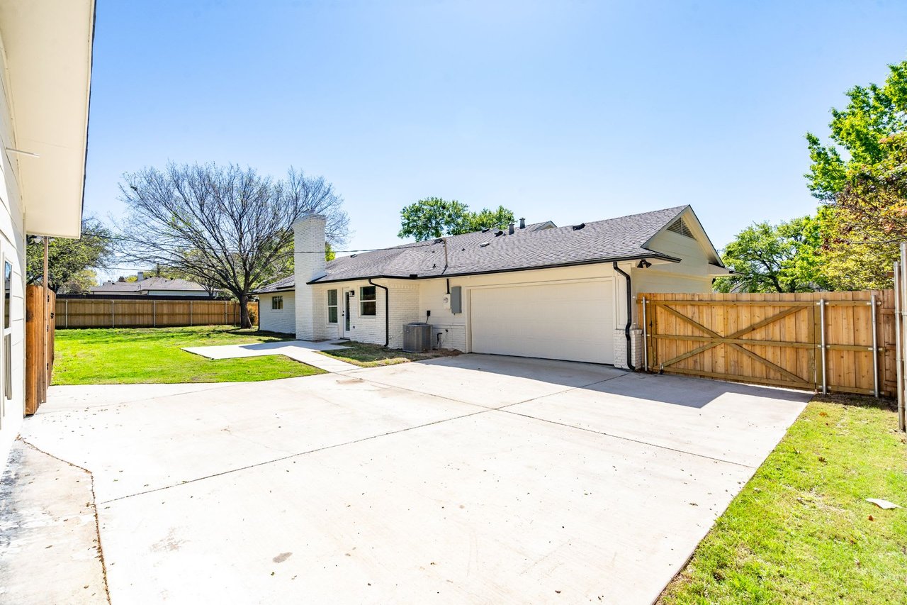 AVAILABLE | 3667 Northaven 