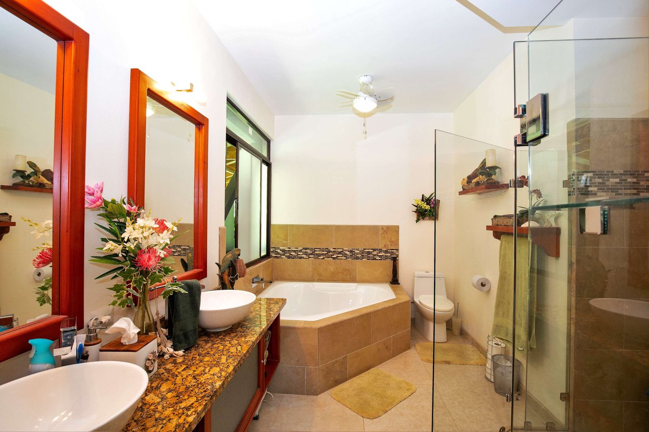 Wheelchair Friendly- 2 Bedroom house in a Quiet Community