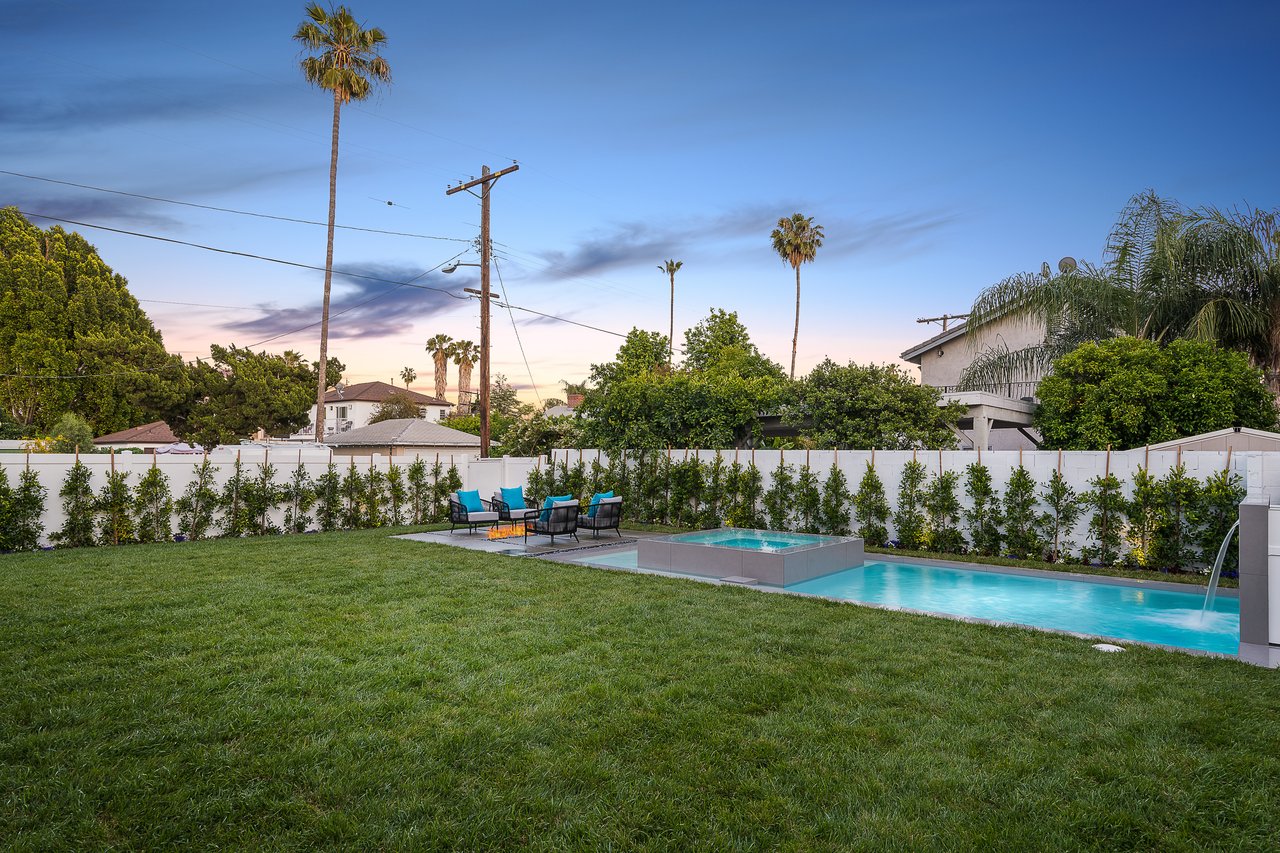 Stunning Modern Smart Home in Sherman Oaks