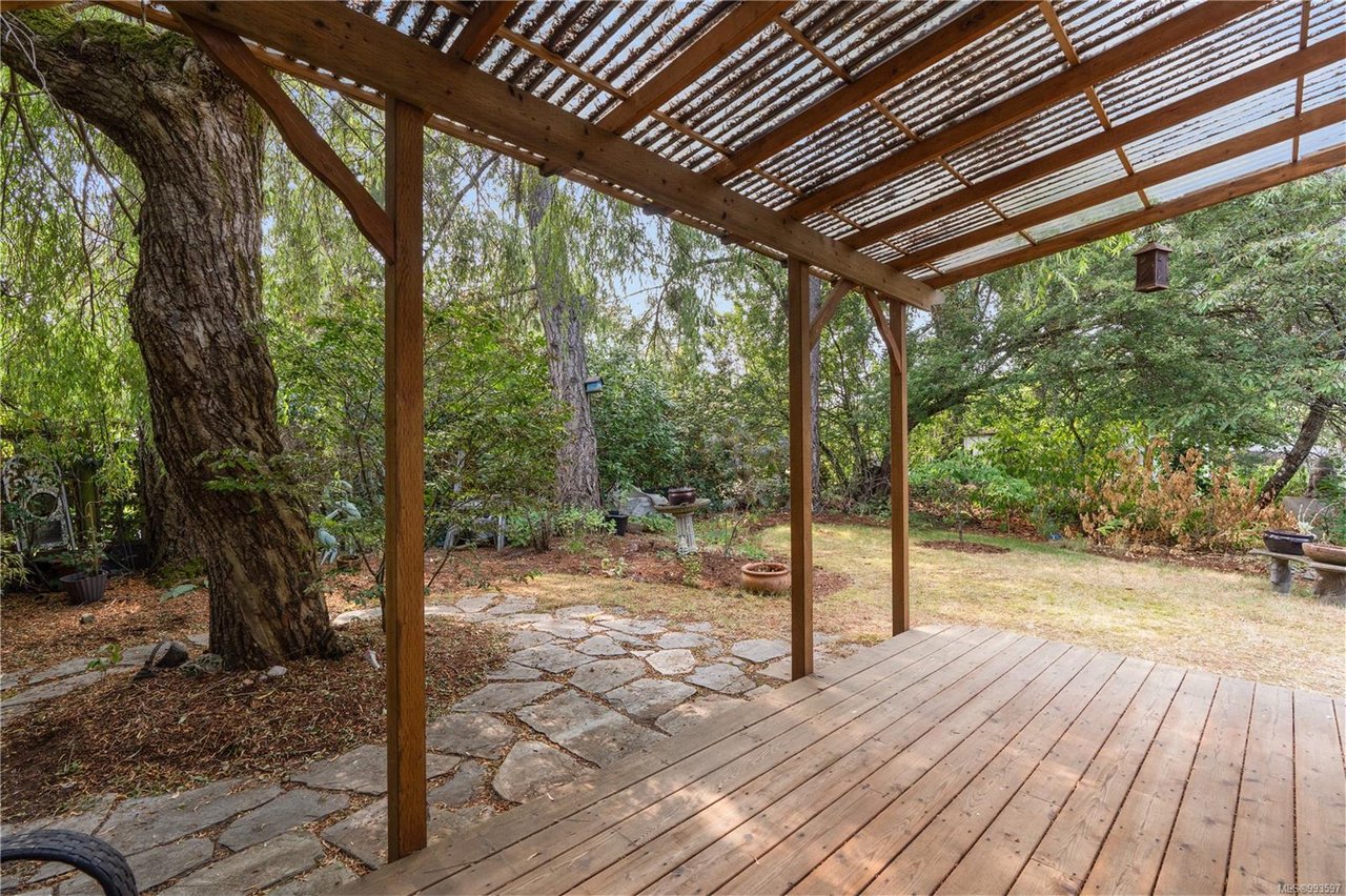 1080 San Marino Cres, Saanich