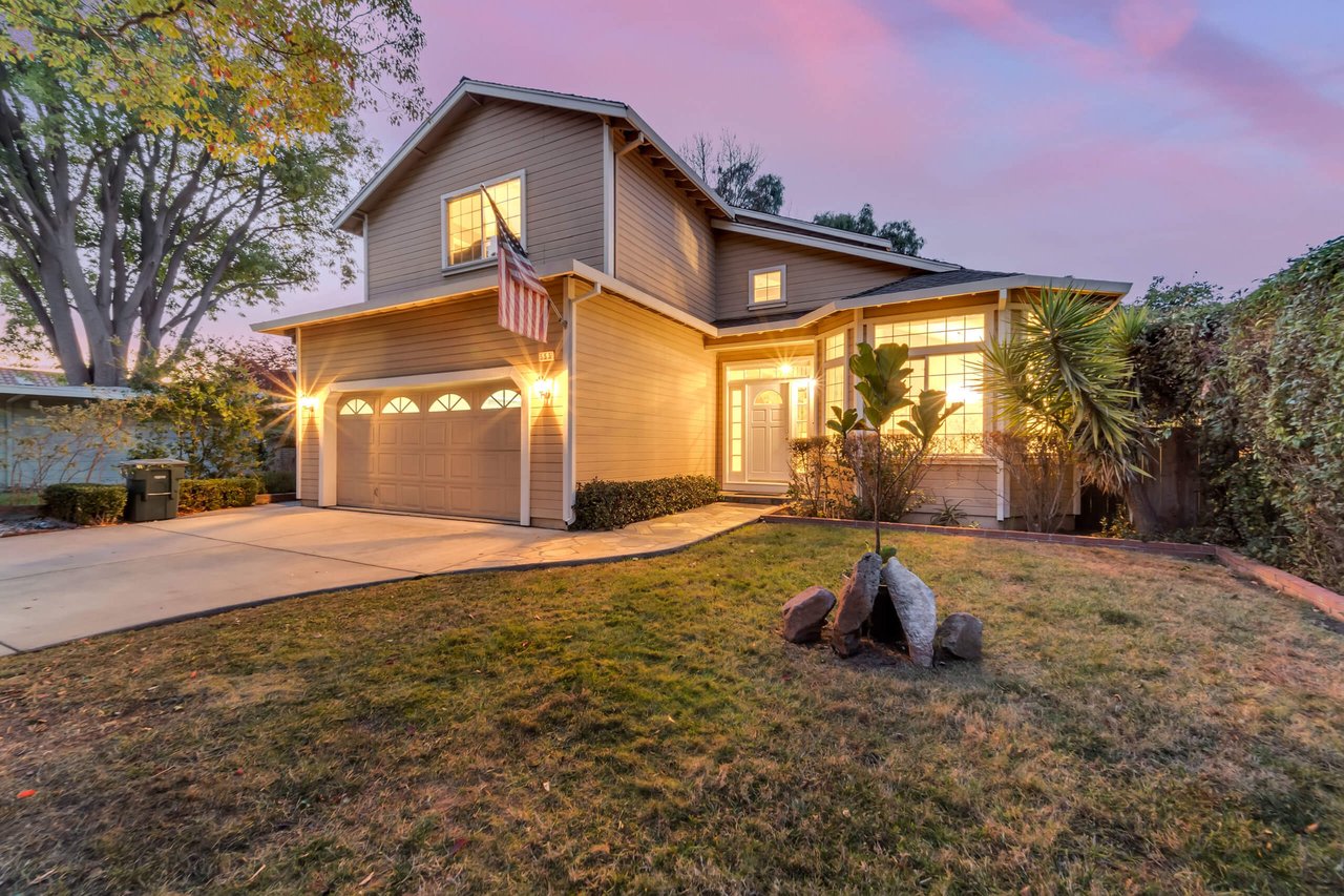 555 E Meadow Drive • Palo Alto • 94306