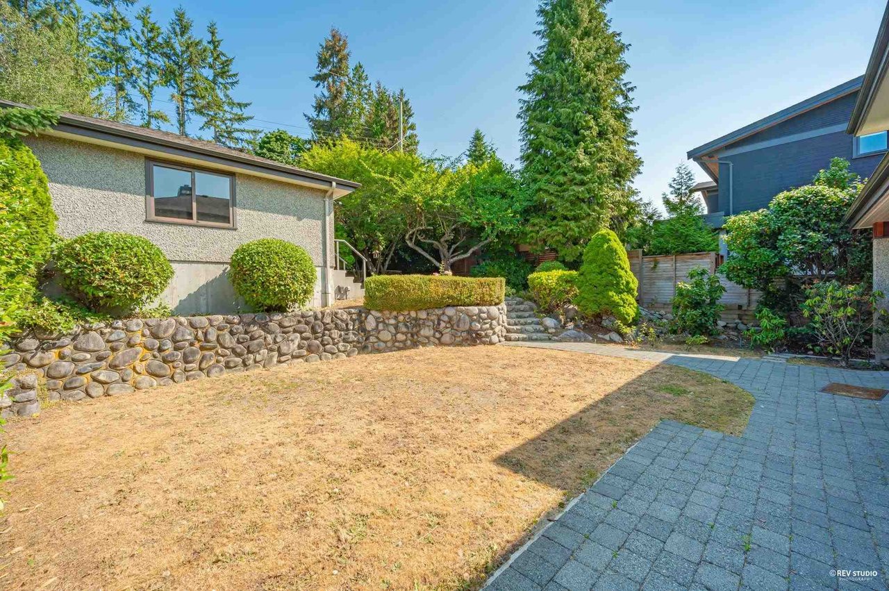 1141 Lawson Ave