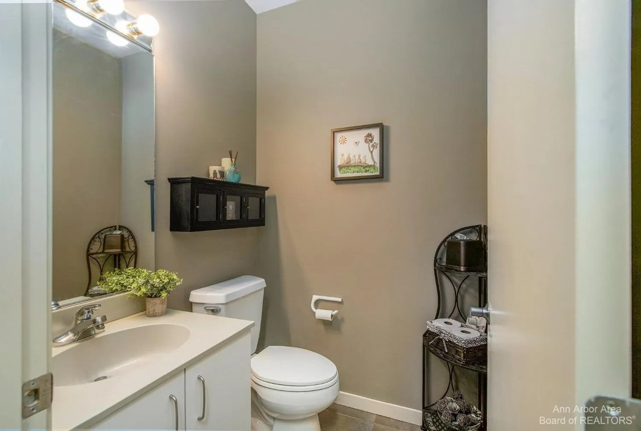 2566 Thornapple Drive, Ann Arbor, MI 48103