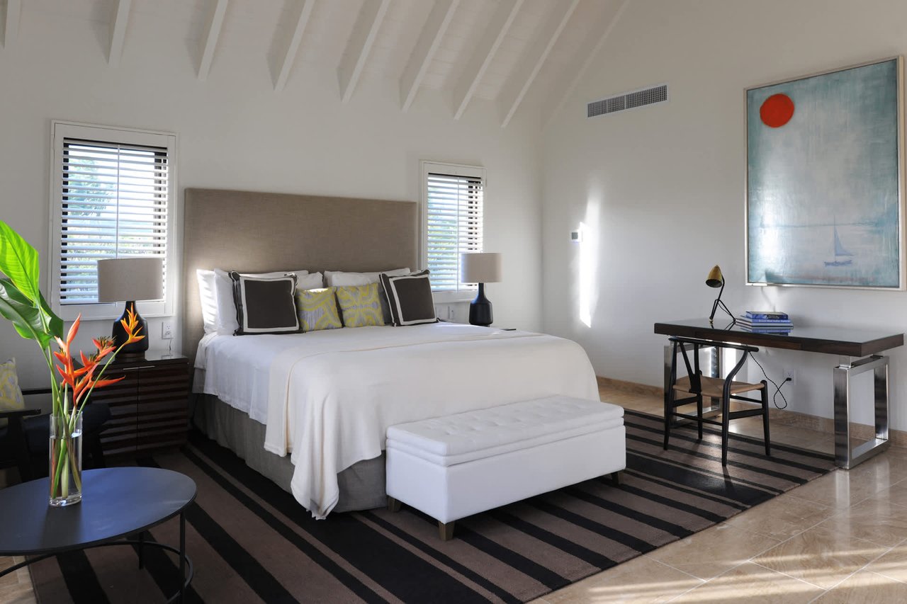 Four Seasons - Villas at Pinneys Beach