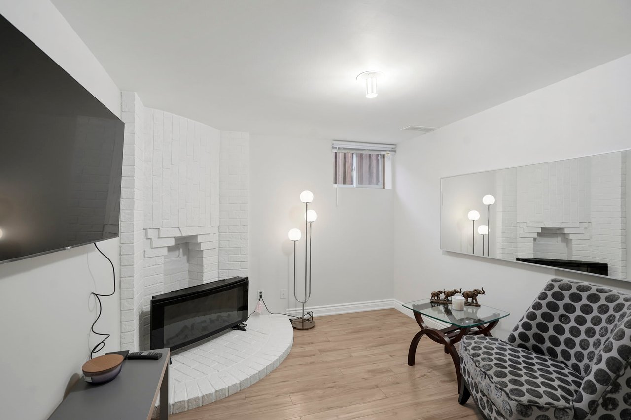 1414 Cawthra Rd