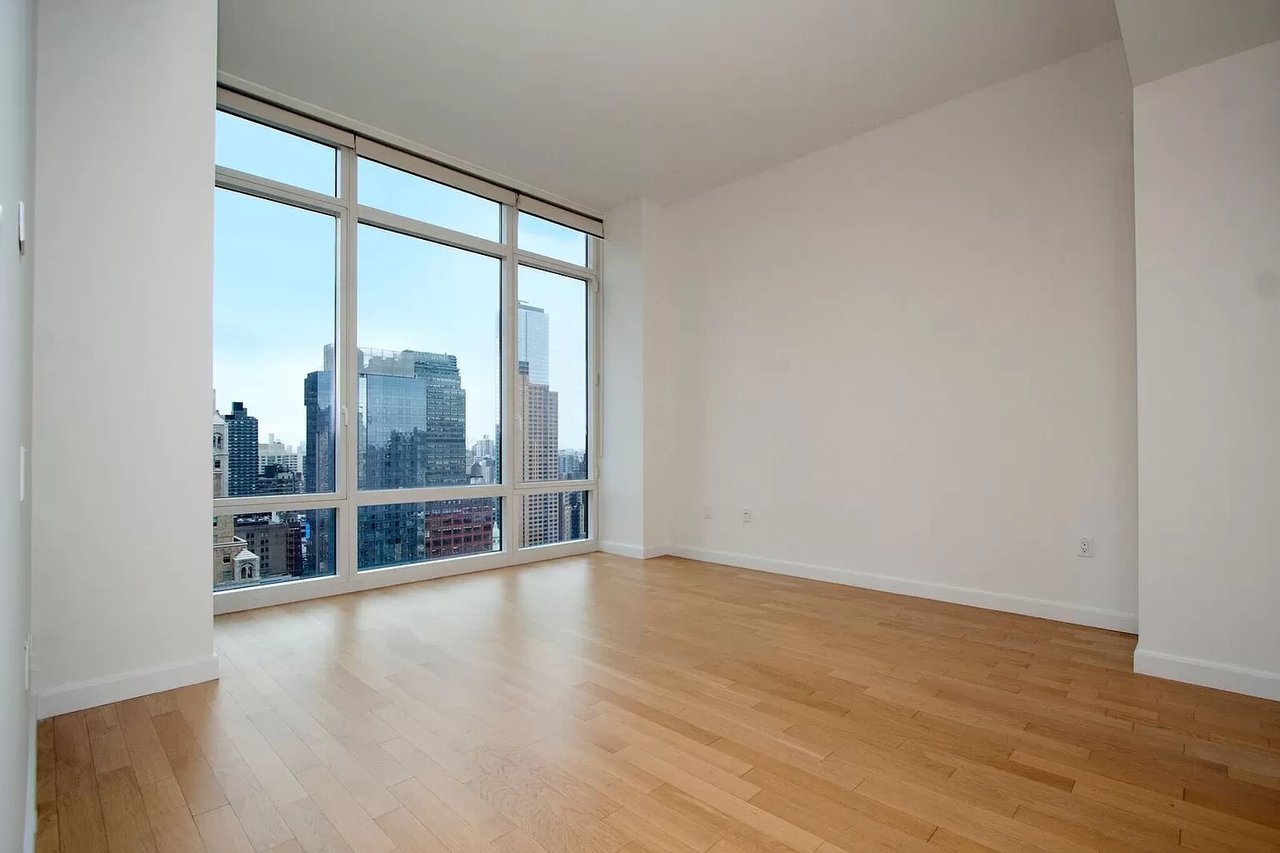 247 W 46th St APT 2604