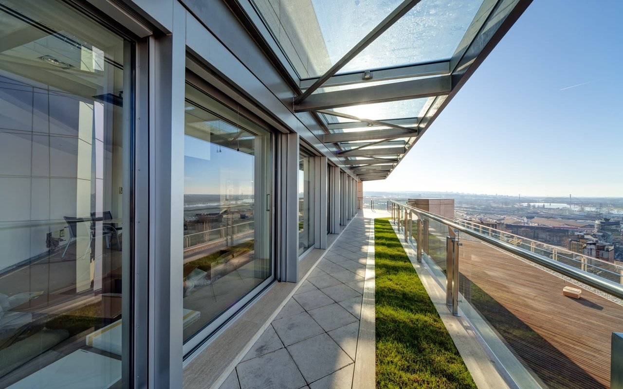 There's A Rooftop Cabin For Rent In Manhattan