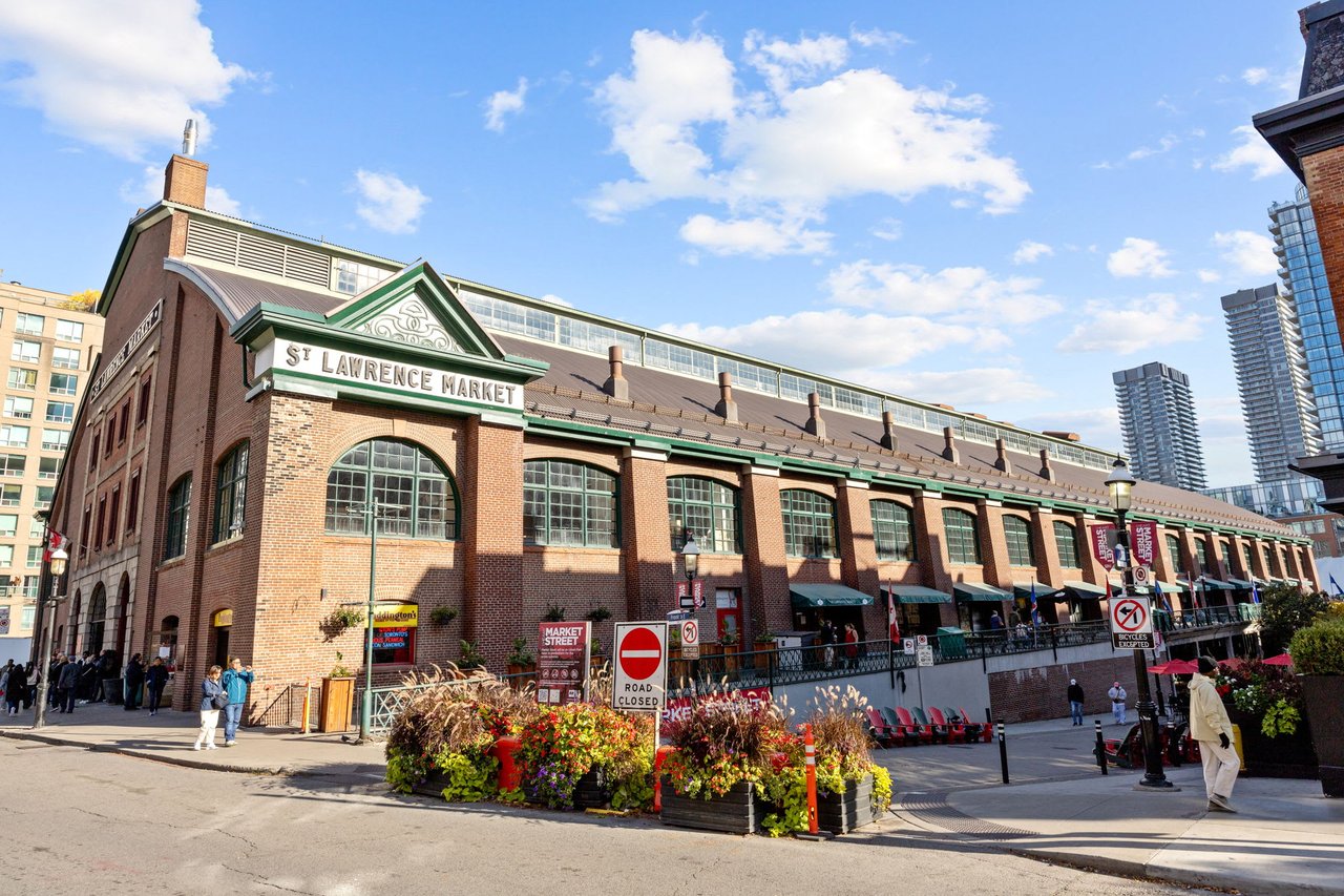 STUNNING PENTHOUSE IN ST. LAWRENCE MARKET AREA