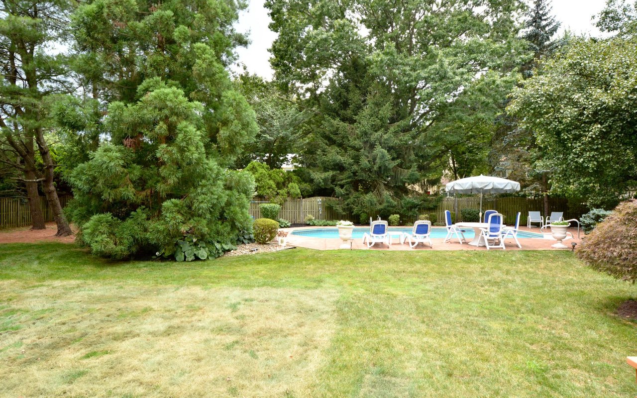 1 W CARTWRIGHT DR