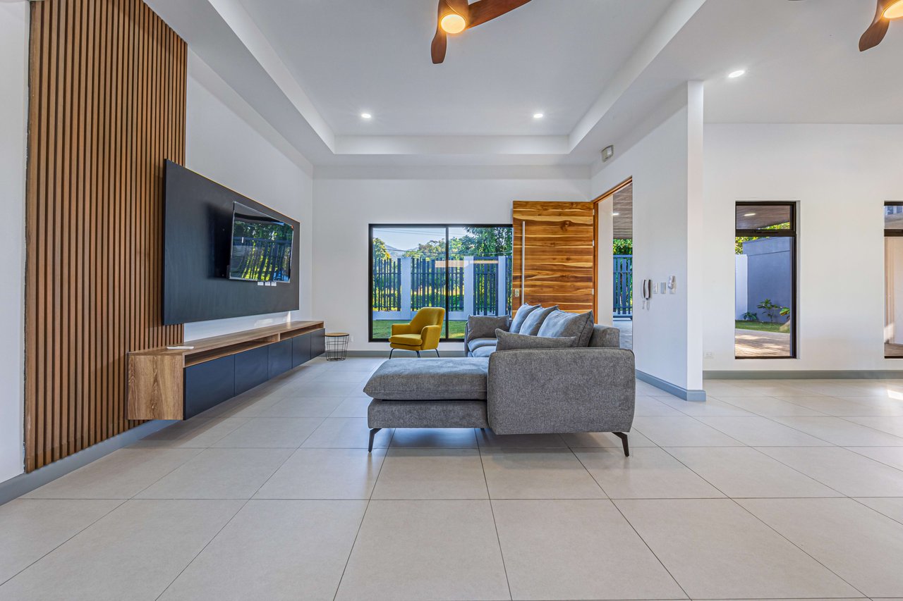 Casa Morfa: Brand New Home in Uvita's Premier Neighborhood