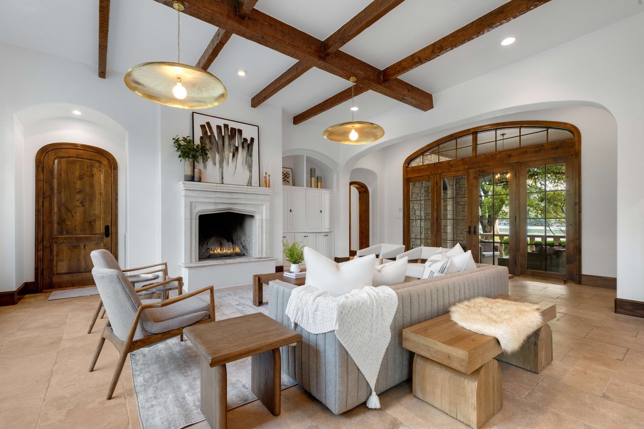 LAKE AUSTIN CLASSIC CONTEMPORARY
