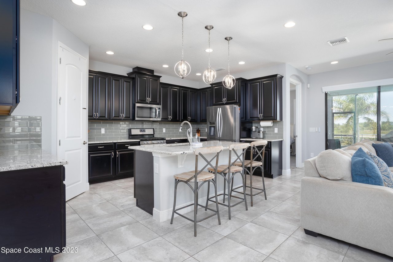 7327 Bluemink Ln