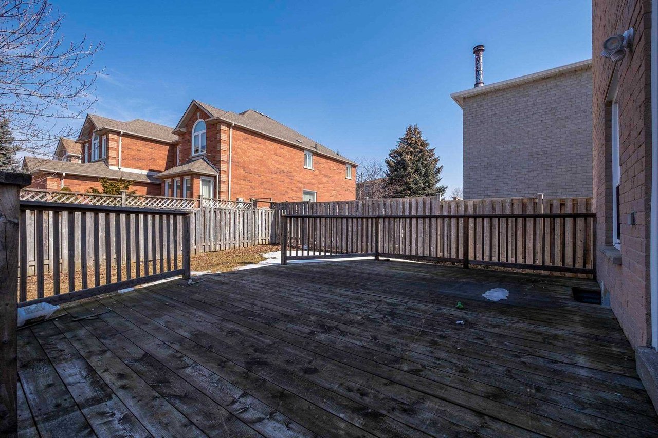 DETACHED CORNER LOT
